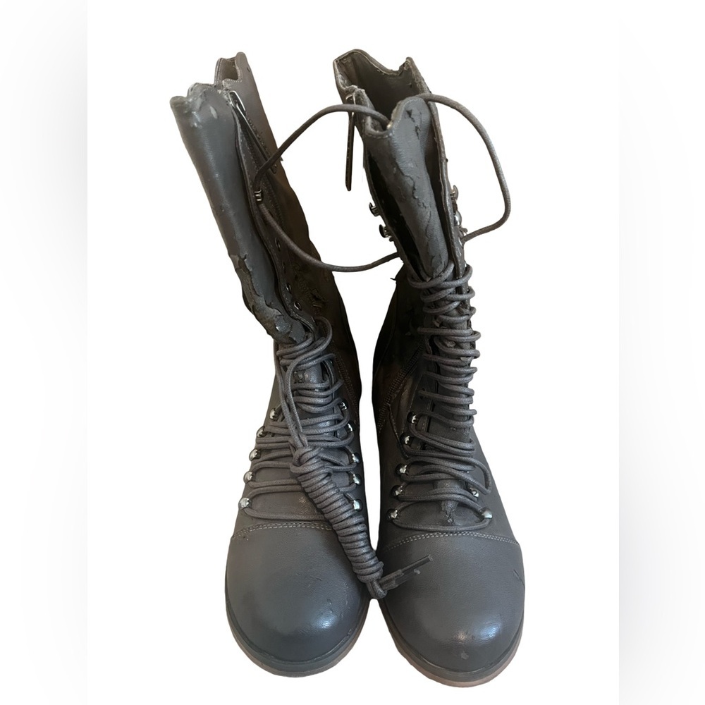 Breckelles Women Gray Lace-Up Combat Boots. Size:9.
